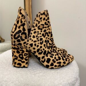 Steve Madden Rockstar Cow Hair Leopard animal print Booties Size 8